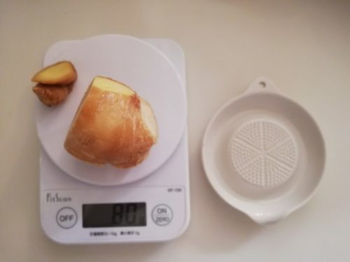 足先や指先の冷えに、ショウガの湿布と足湯を試してみました